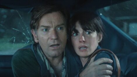 Ewan McGregor (left) and Anne Hathaway in 'The End of Oak Street.' Courtesy Warner Bros. Pictures