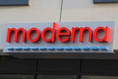A sign marks the headquarters of Moderna in Cambridge, Massachusetts, U.S., April 28, 2022. REUTERS/Brian Snyder