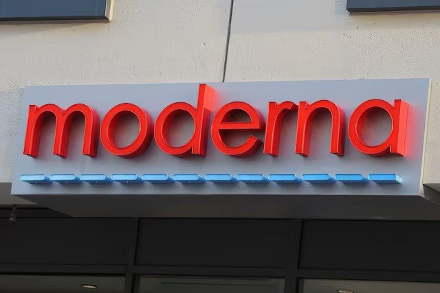 A sign marks the headquarters of Moderna in Cambridge, Massachusetts, U.S., April 28, 2022. REUTERS/Brian Snyder